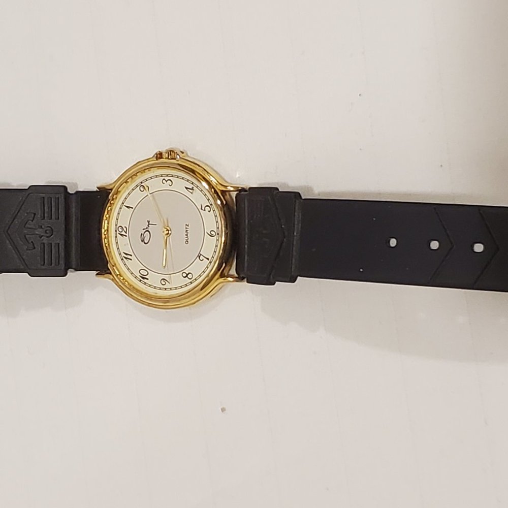 Shye Watch Quartz Gold Tone Case-Black silicone band-Lightweight-90's-Untested